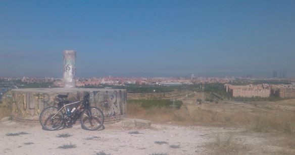 Vértice Almodovar con vistas hacia la ciudad de Madrid, Fuente Propia