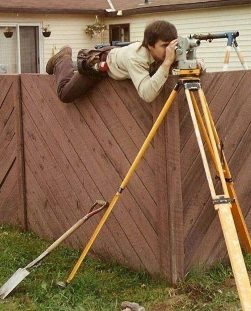 ¡Geomáticos, topógrafos y entusiastas de la #Geomedida.. ¡¡POR FIN ES VIERNES!! 
No te lo quedes, compártelo en RRSS 

#humorgeomatica #humortopografia #viernesJuanToro #memetopografia #geomeme #viernesgeomatica #Geomatica #Topografia 